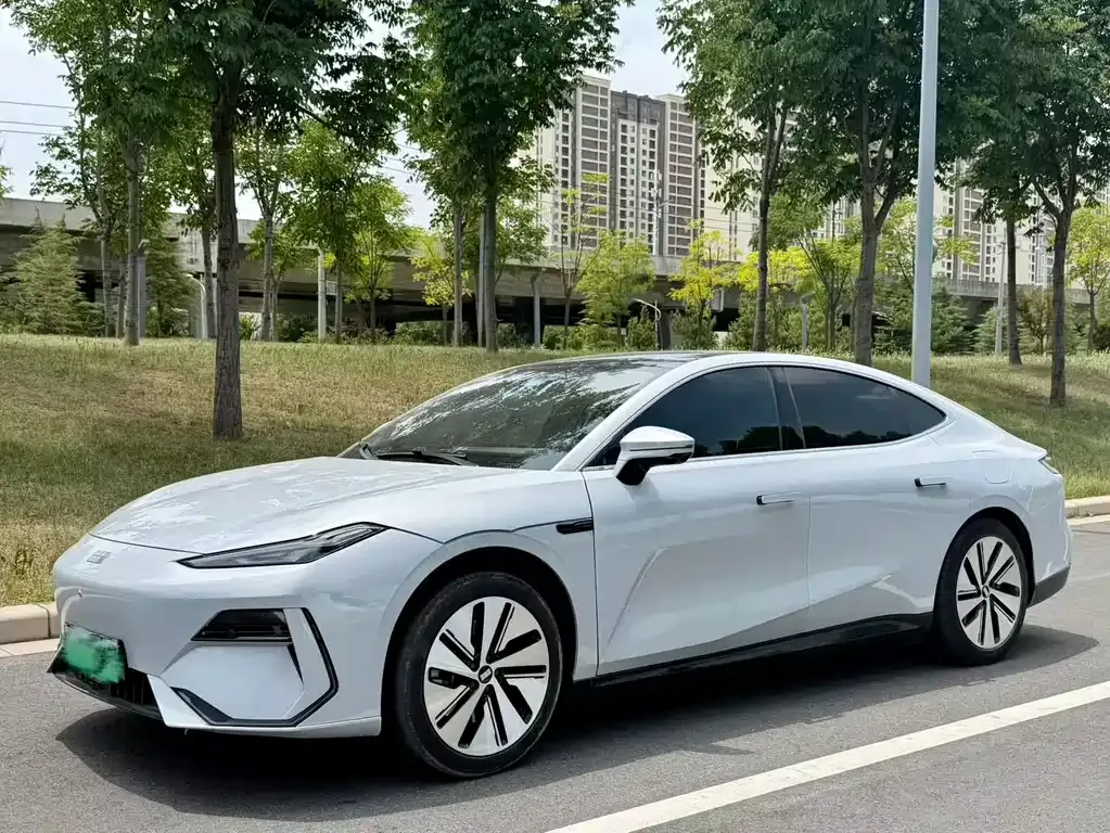 Geely Galaxy E8