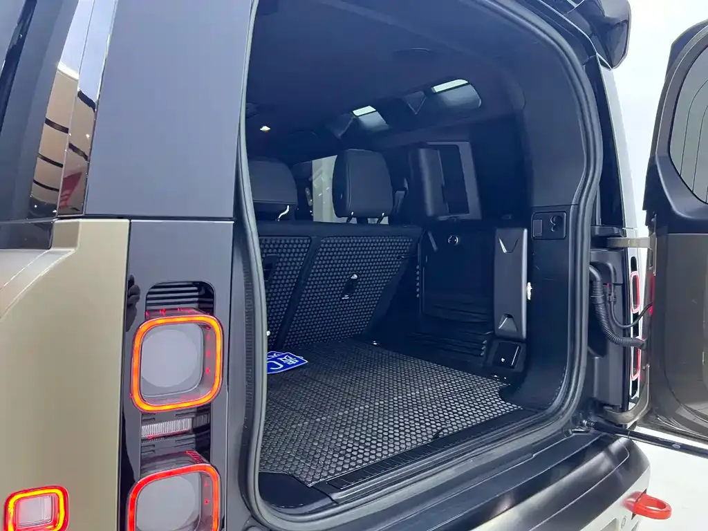 Land Rover Defender — фото 10
