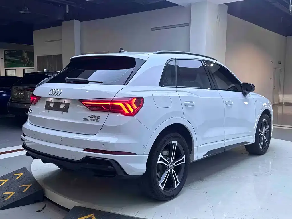 Audi Q3 — фото 10