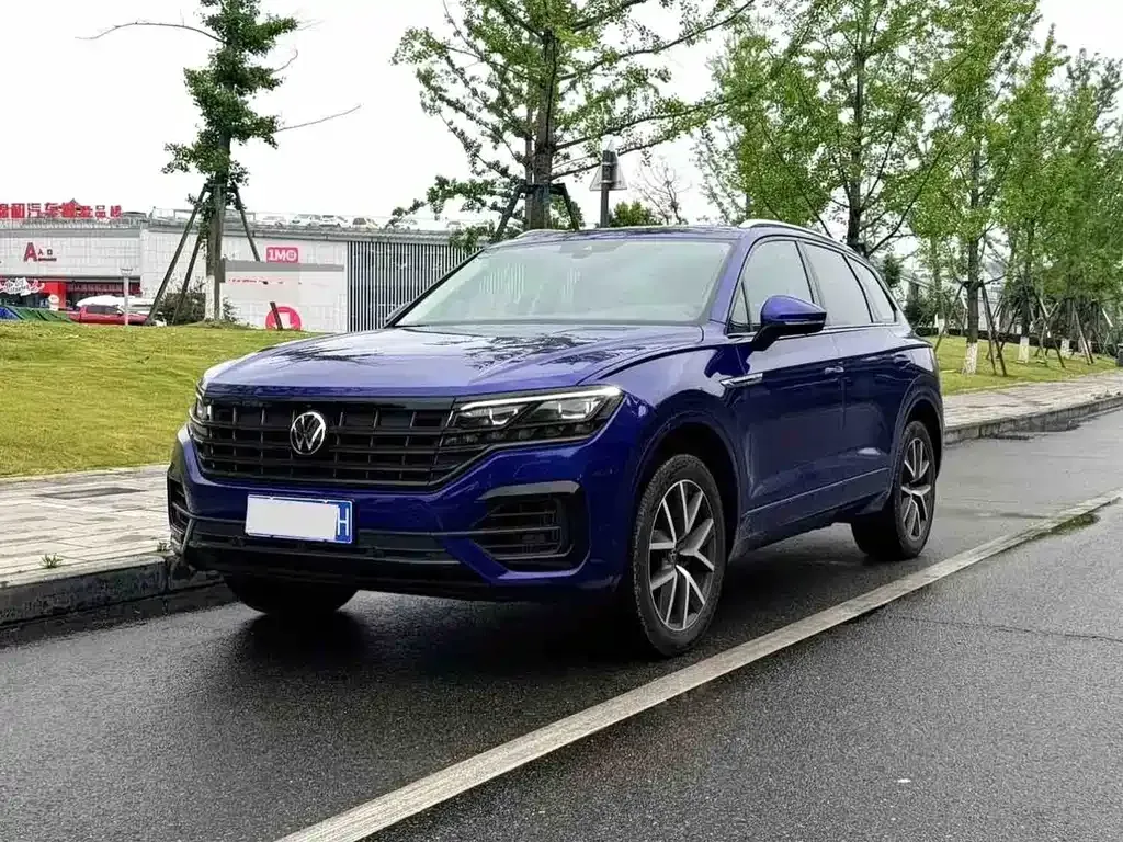 Volkswagen Touareg — фото 1