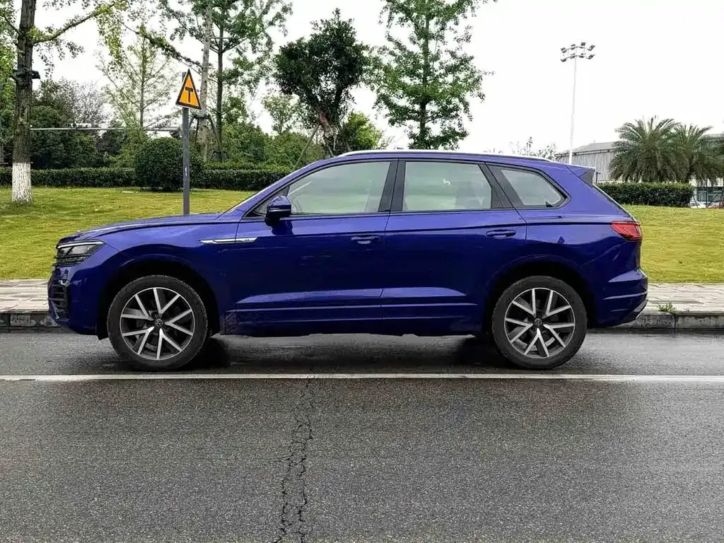 Volkswagen Touareg — фото 8