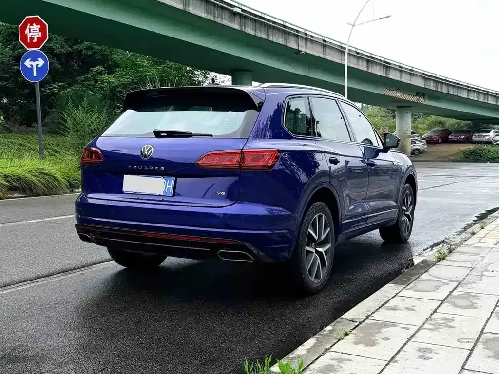 Volkswagen Touareg — фото 7
