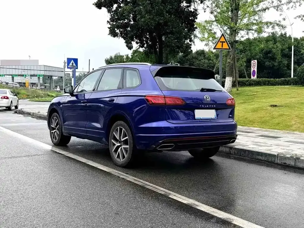 Volkswagen Touareg — фото 10