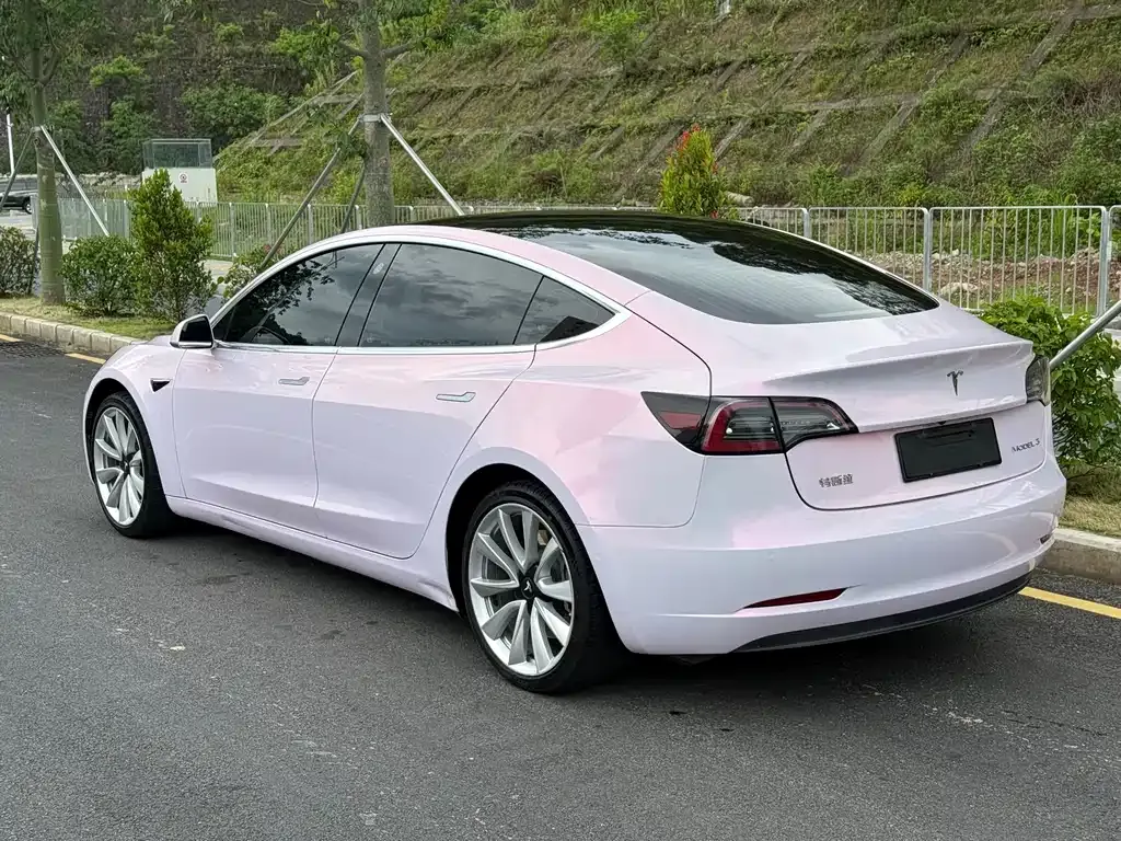 Tesla Model 3 — фото 9