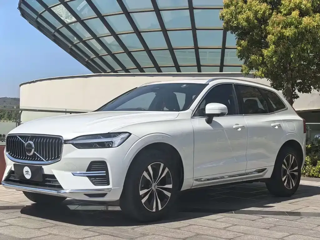 Volvo XC60 — фото 1