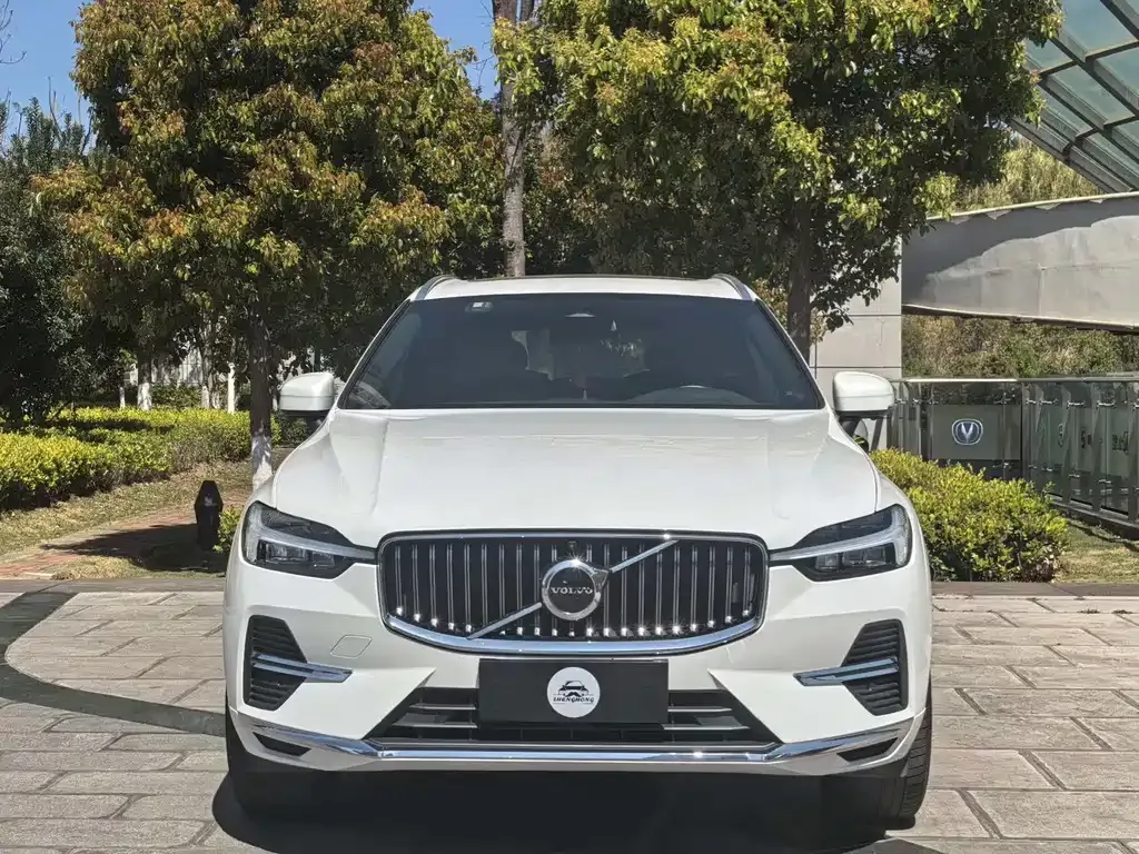 Volvo XC60 — фото 8