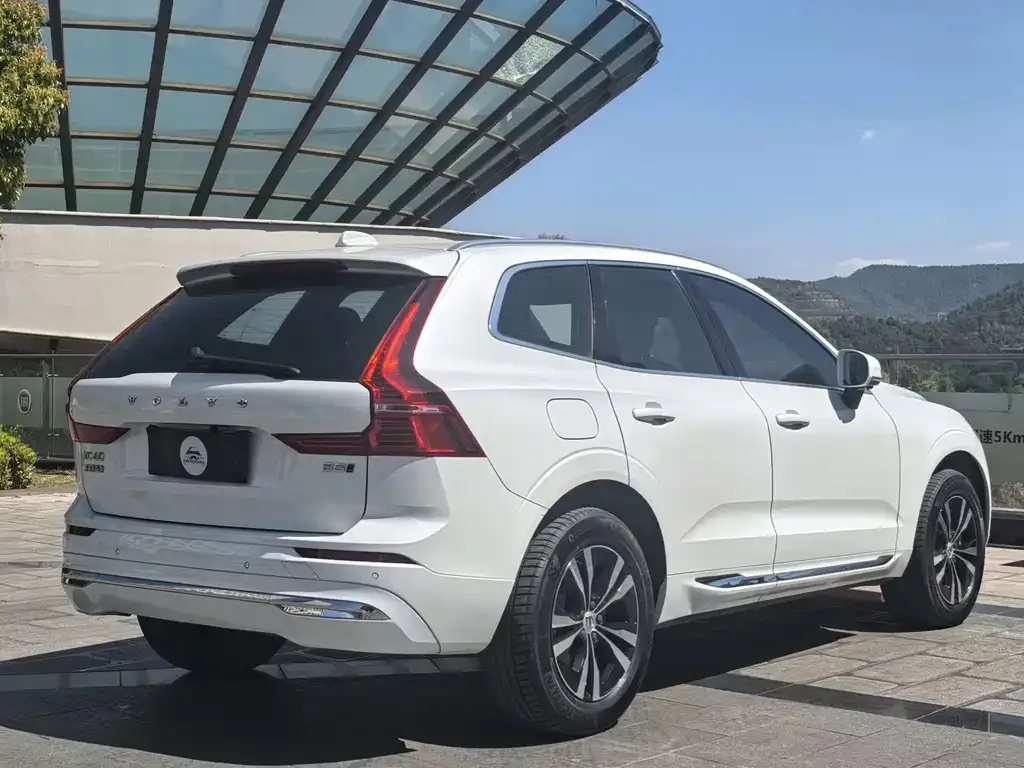 Volvo XC60 — фото 3