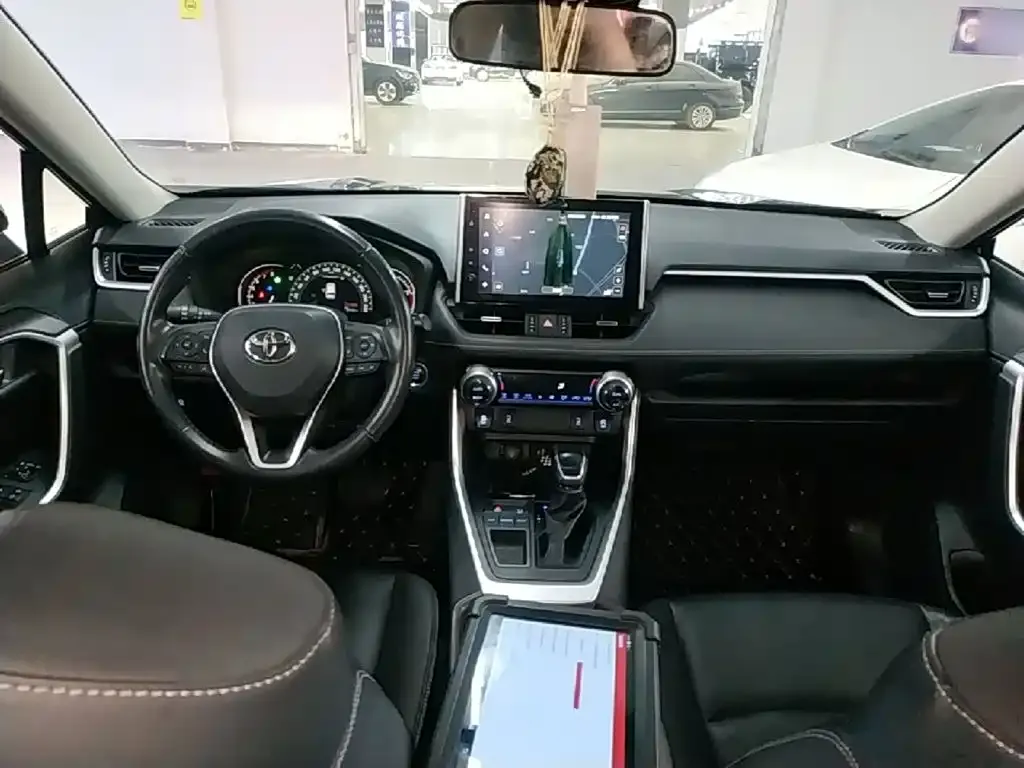 Toyota RAV4 — фото 8