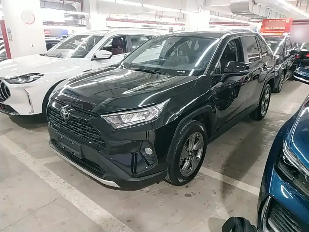 Toyota RAV4 — фото 4