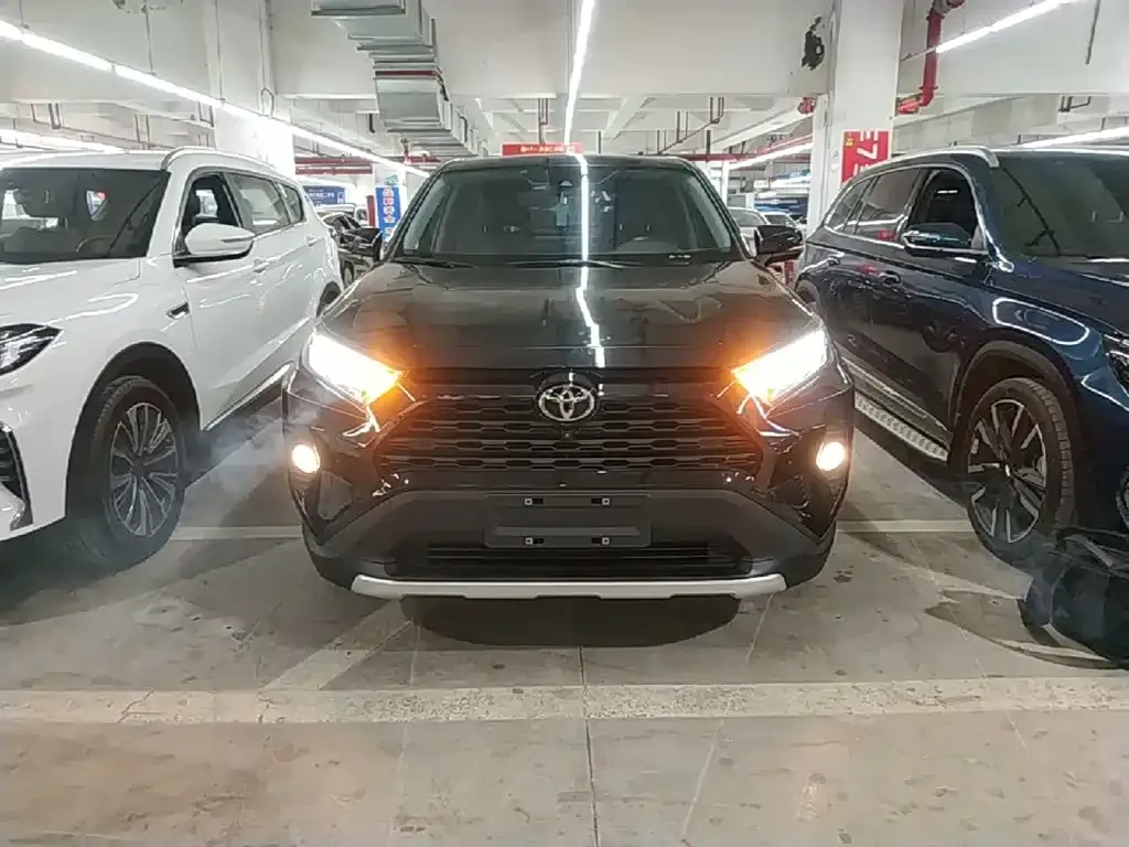 Toyota RAV4 — фото 10