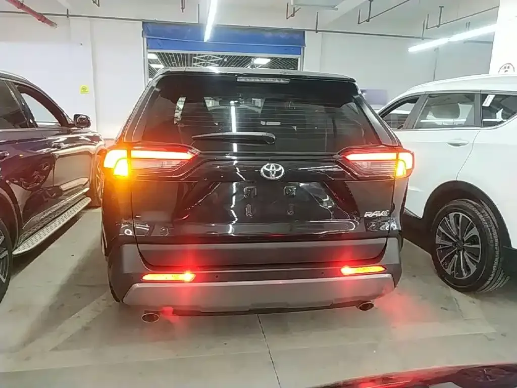 Toyota RAV4 — фото 6
