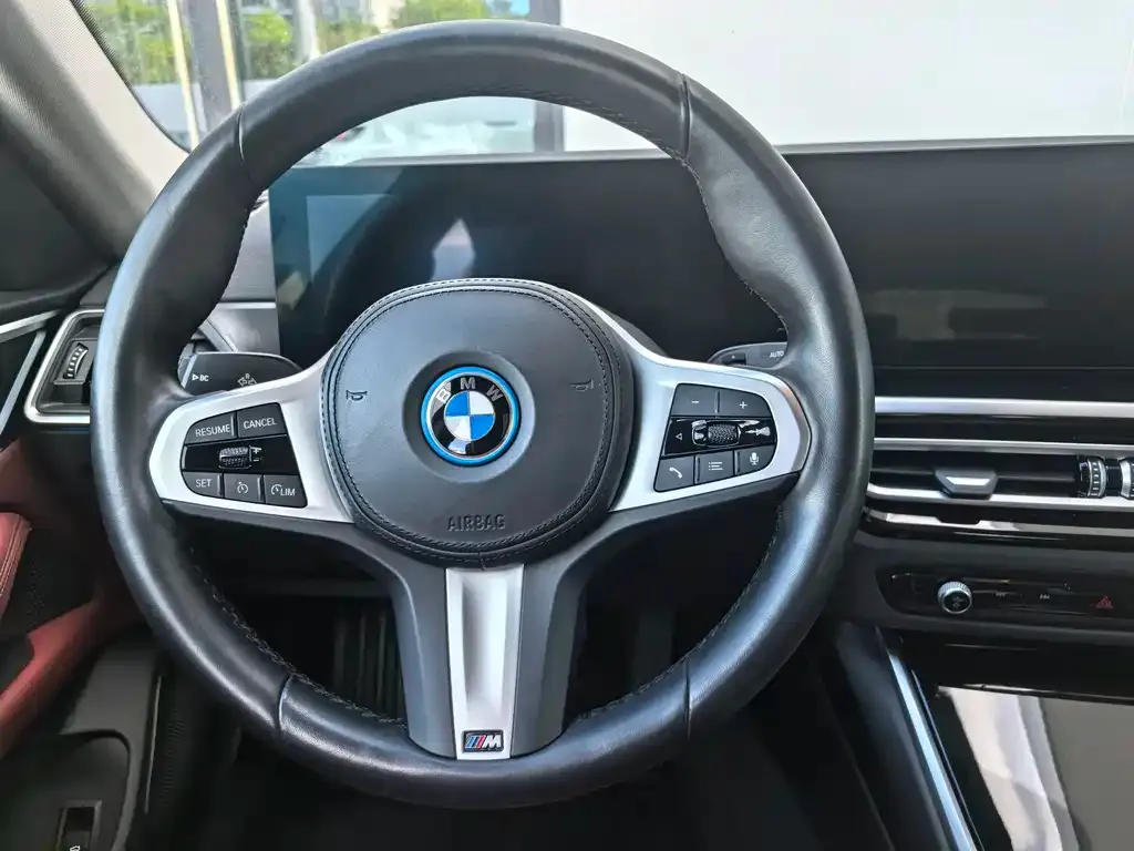 BMW i4 — фото 6