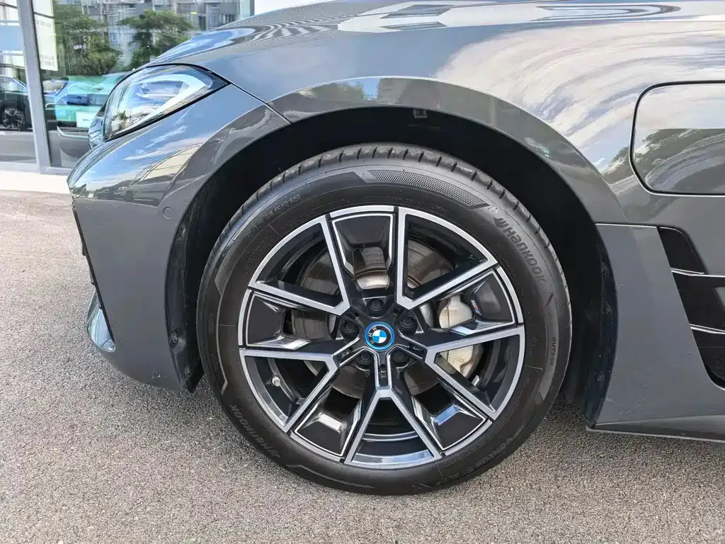 BMW i4 — фото 3