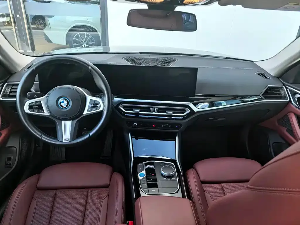 BMW i4 — фото 7