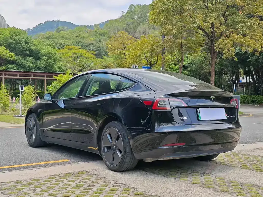 Tesla Model 3 — фото 8