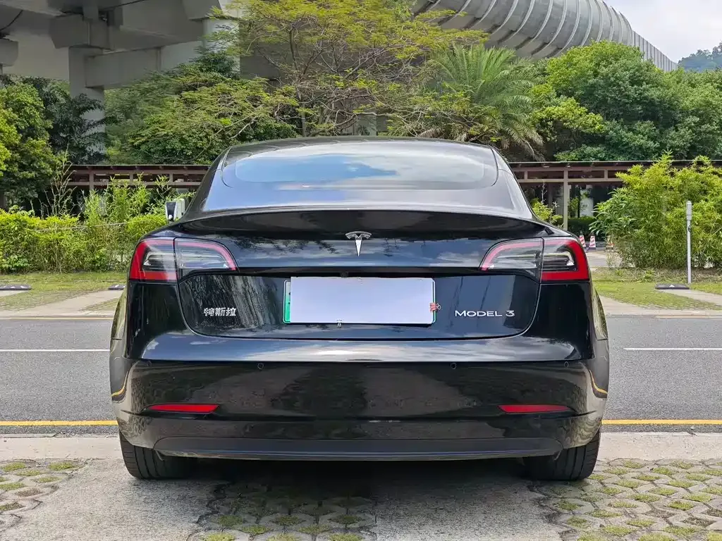 Tesla Model 3 — фото 7
