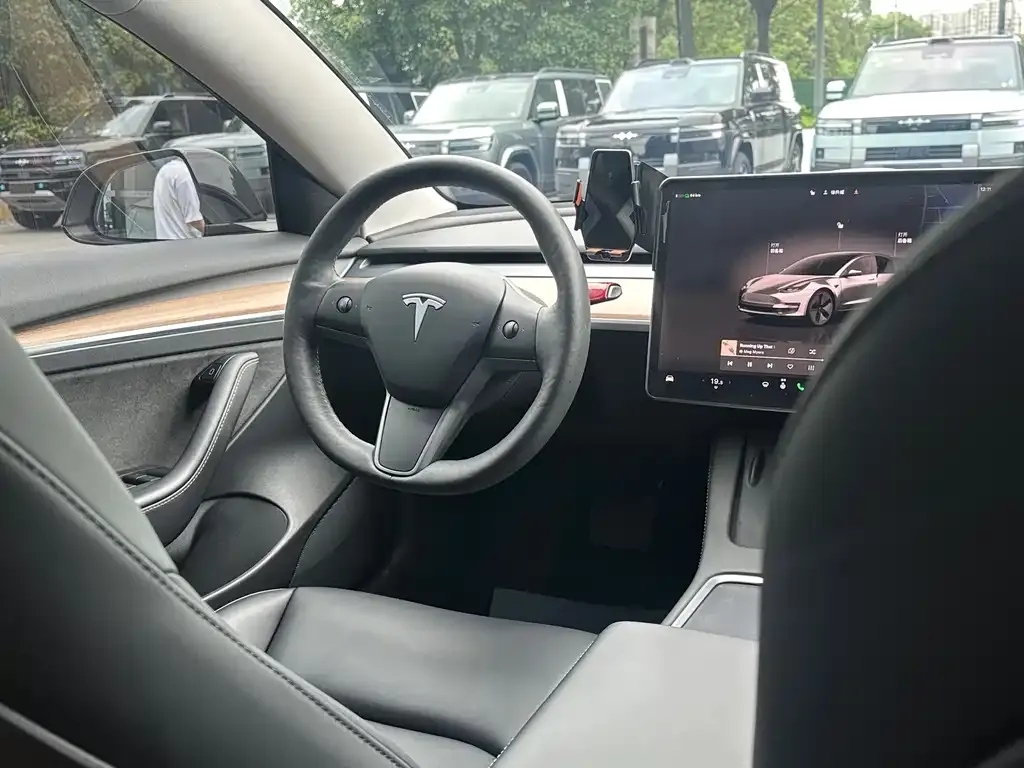 Tesla Model 3 — фото 4