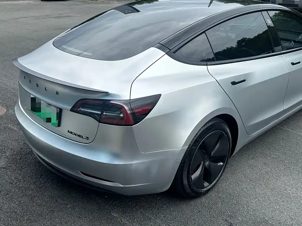 Tesla Model 3 — фото 10
