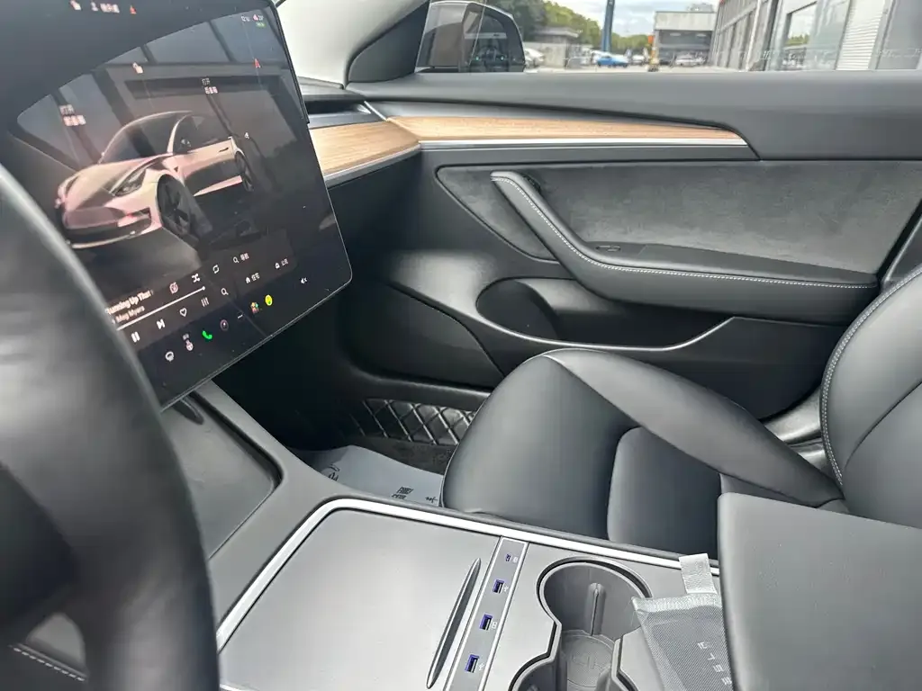 Tesla Model 3 — фото 3