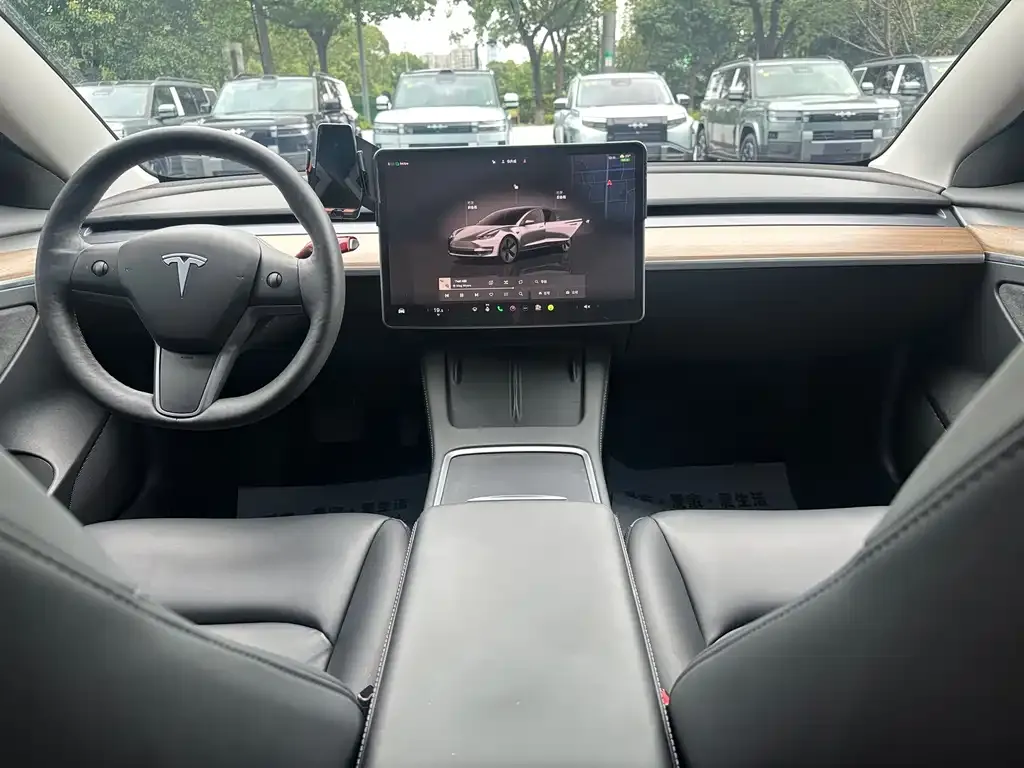 Tesla Model 3 — фото 9