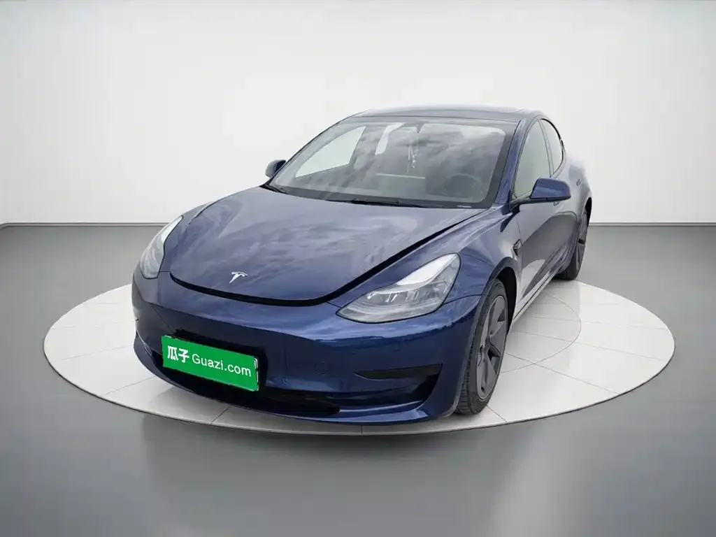 Tesla Model 3 — фото 1