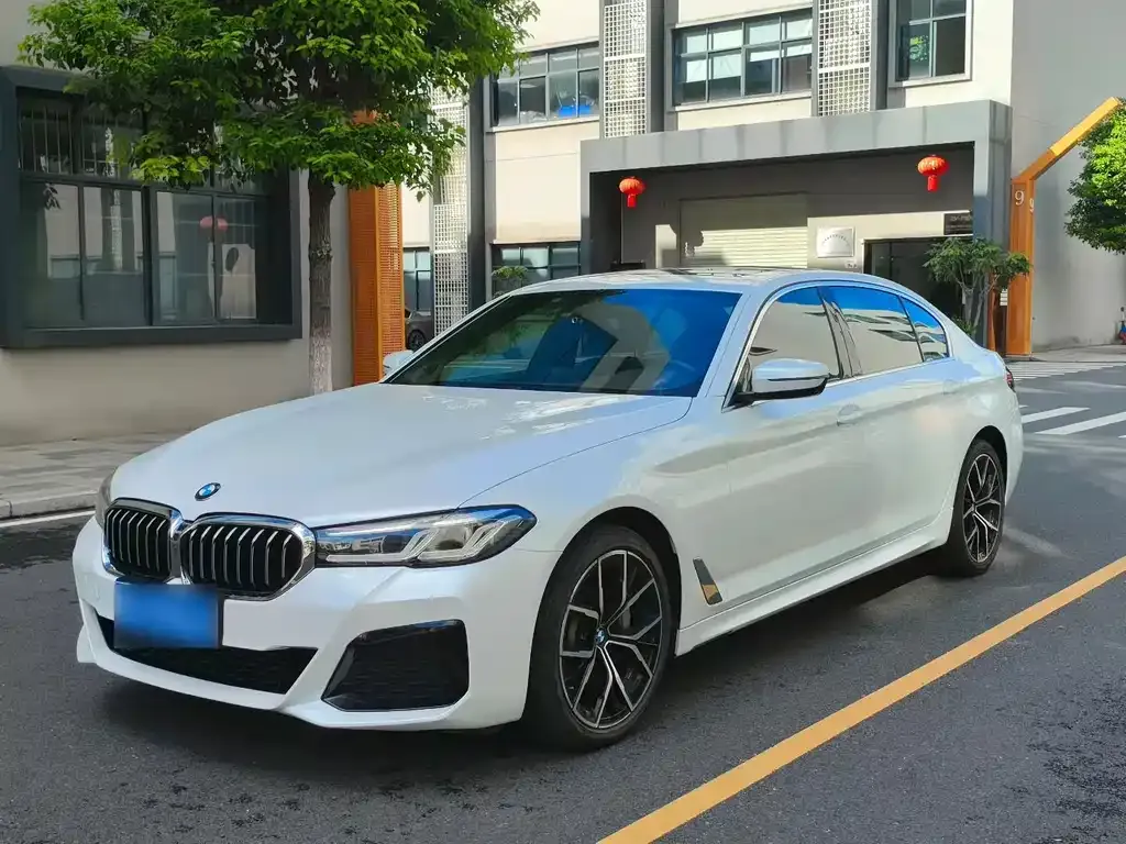 BMW 5 Series — фото 1