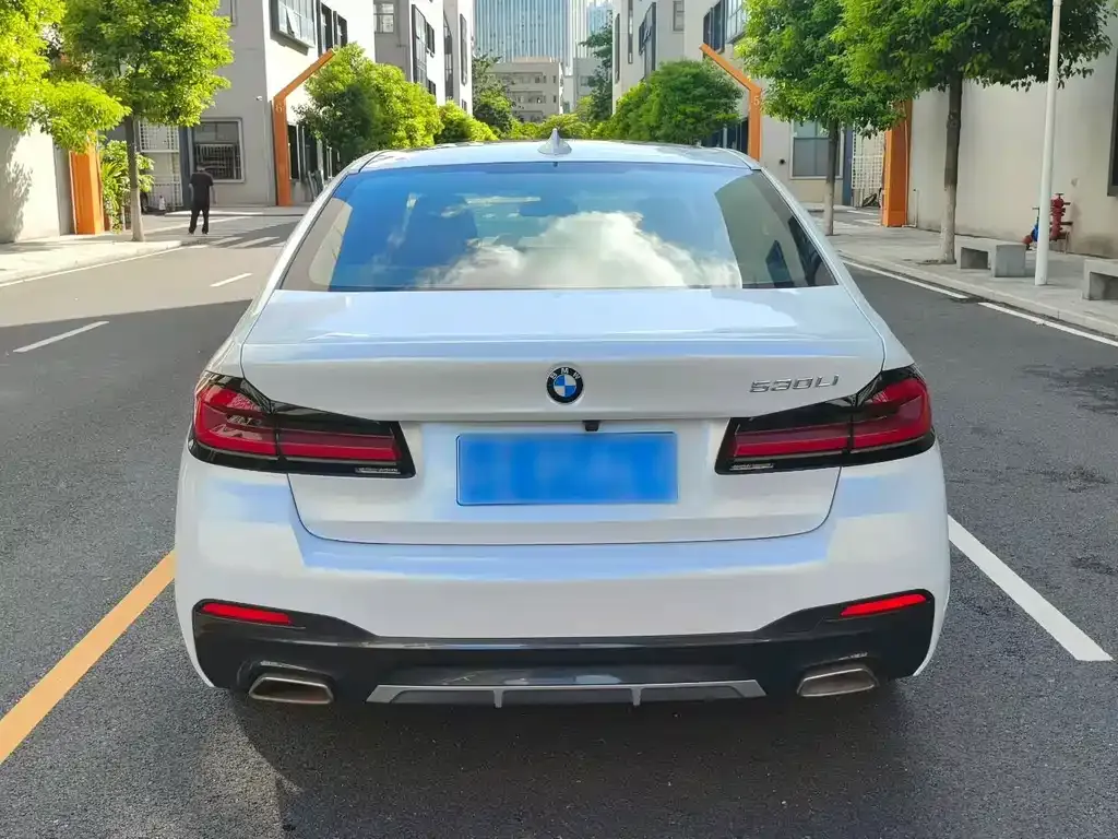 BMW 5 Series — фото 2