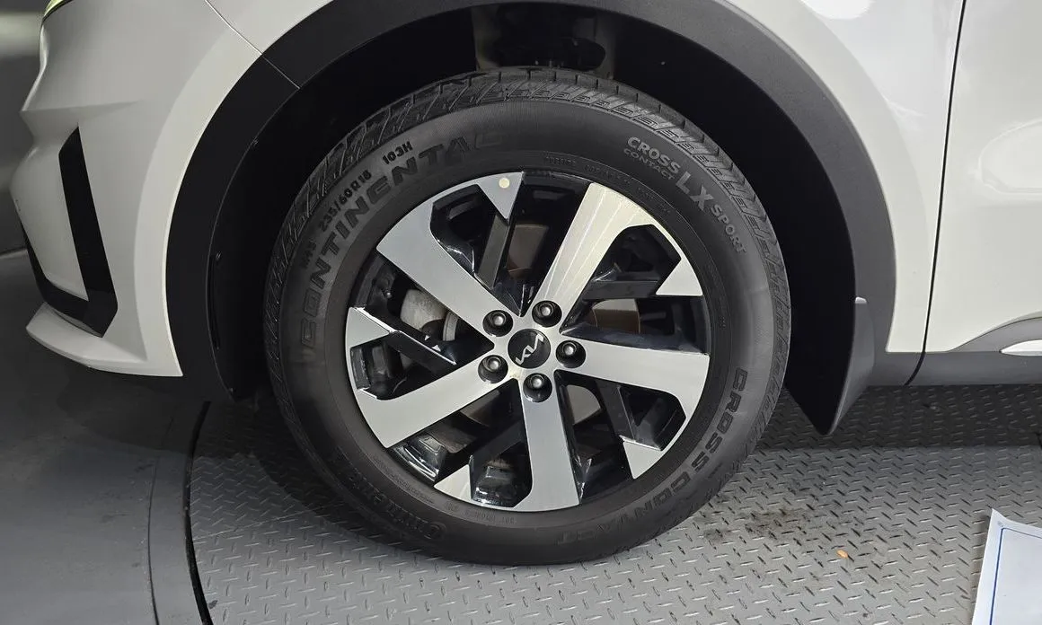 Kia Sorento — фото 9