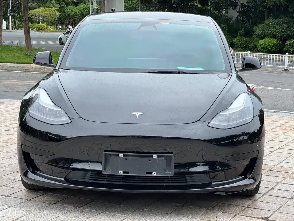 Tesla Model 3 — фото 9
