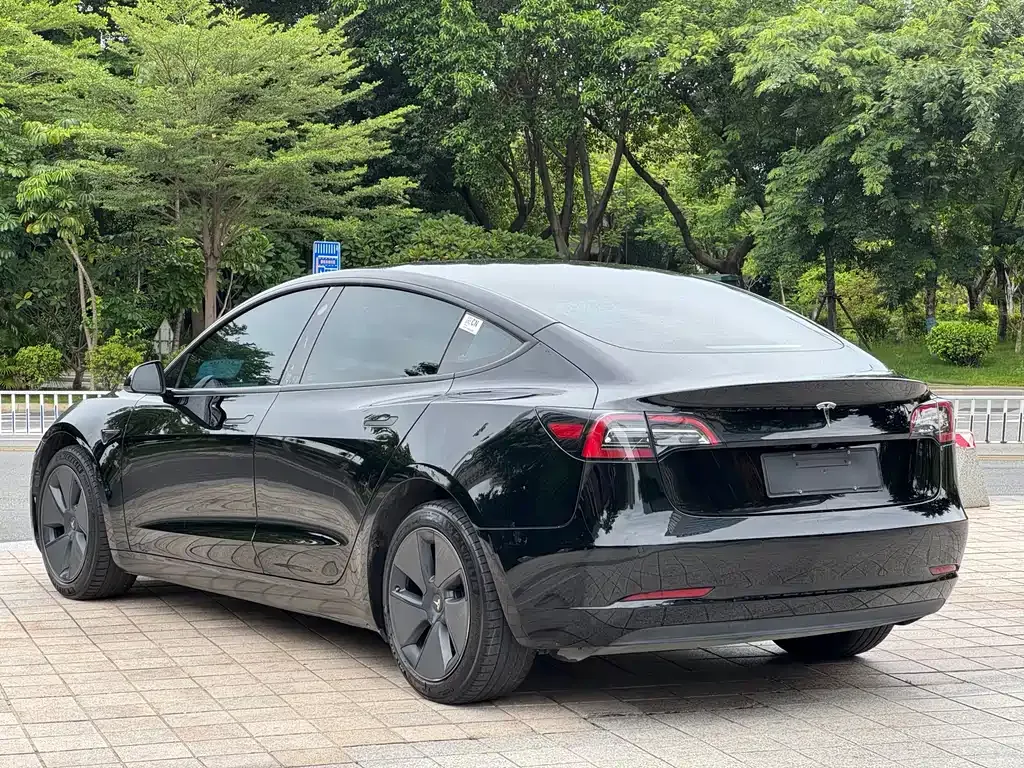Tesla Model 3 — фото 5