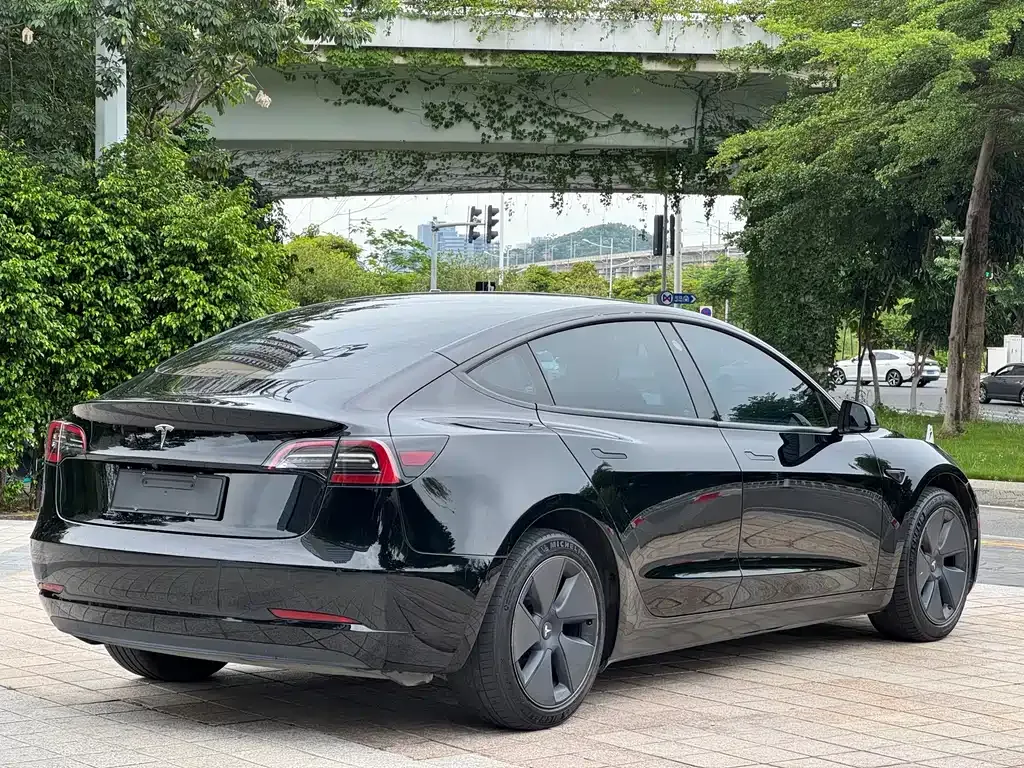 Tesla Model 3 — фото 8