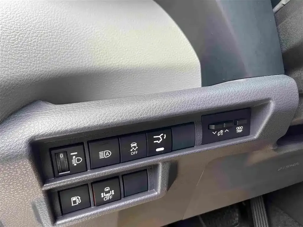 Toyota Sienna — фото 10