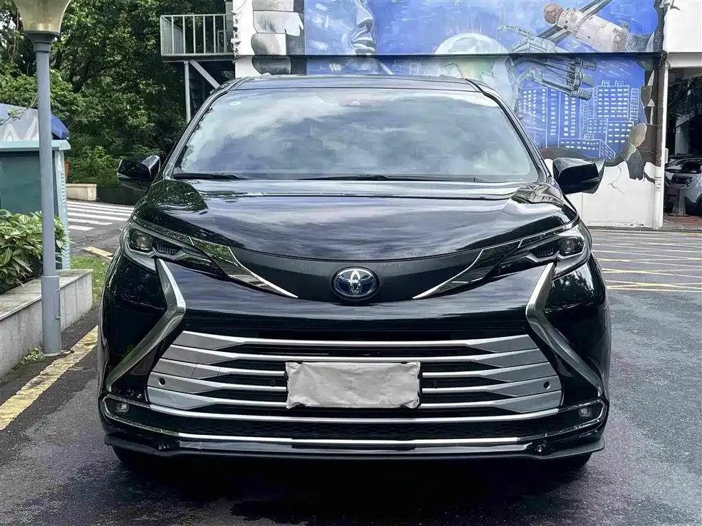 Toyota Sienna — фото 6