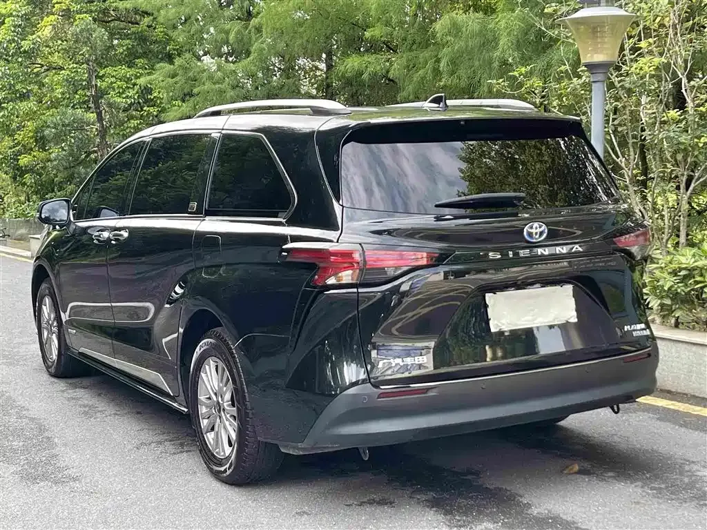 Toyota Sienna — фото 8