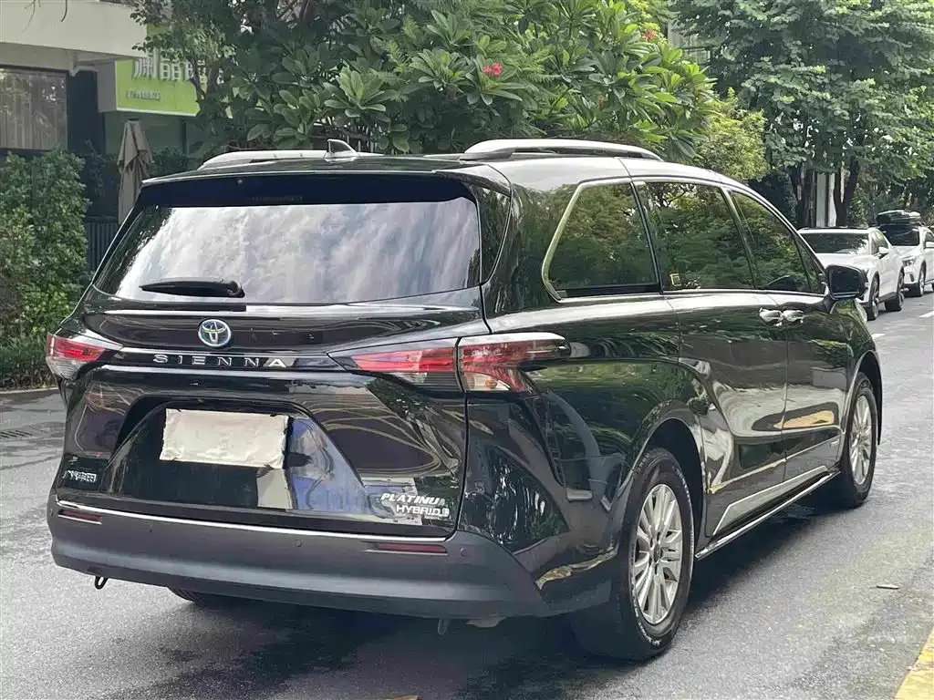 Toyota Sienna — фото 4