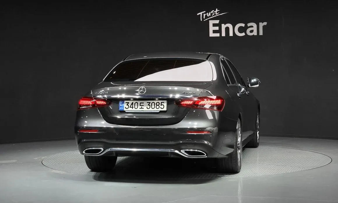 Mercedes-Benz E-Class — фото 3