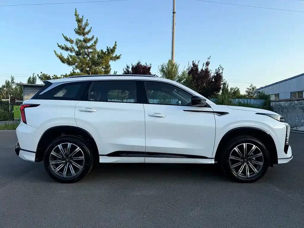 Changan CS75PLUS — фото 3