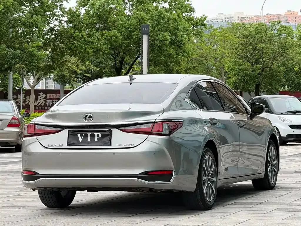 Lexus ES — фото 9