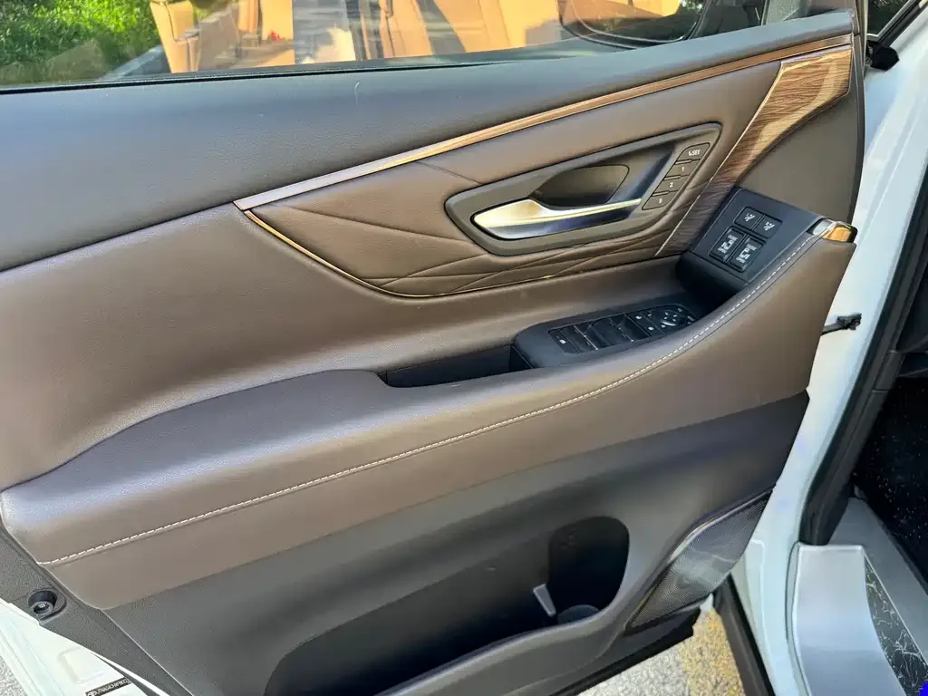 Toyota Vellfire — фото 9