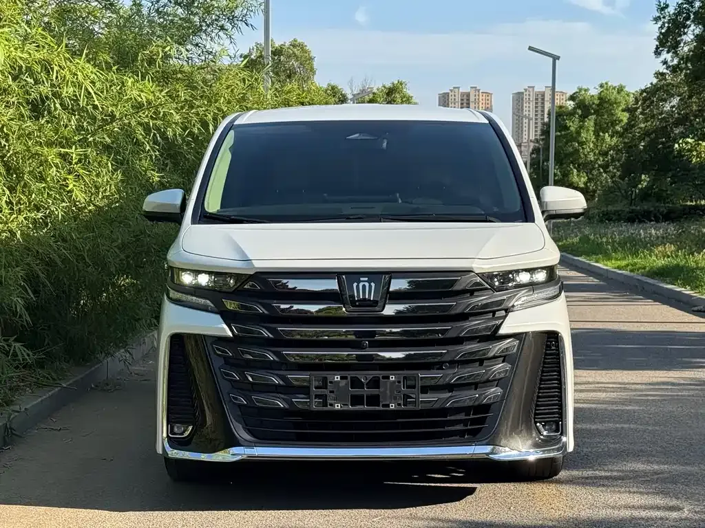 Toyota Vellfire — фото 10