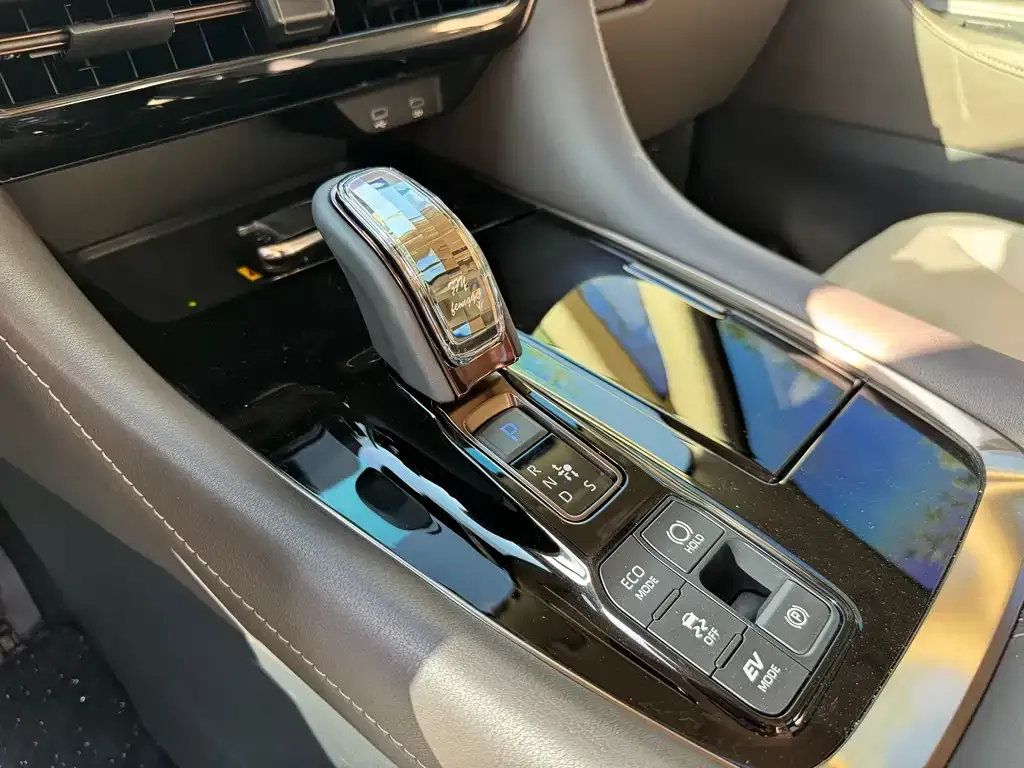 Toyota Vellfire — фото 4