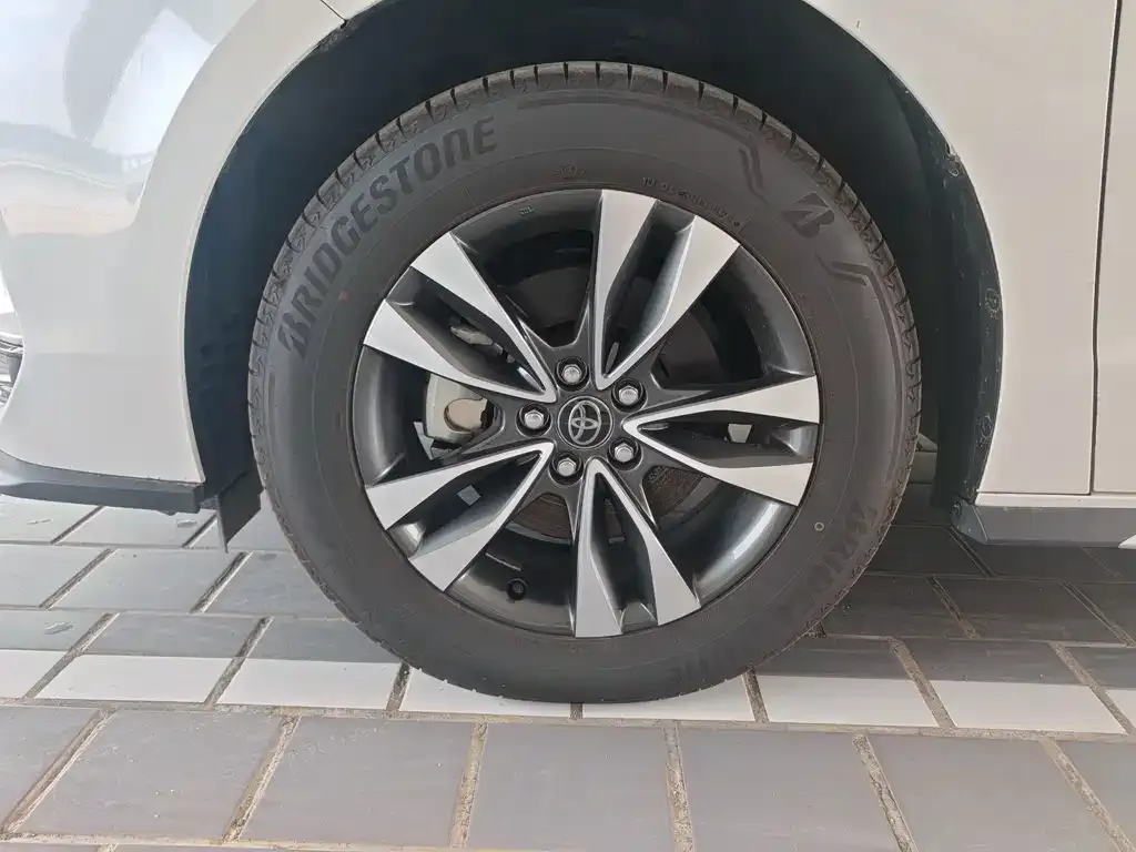 Toyota Granvia 2024 из CN, фото 7
