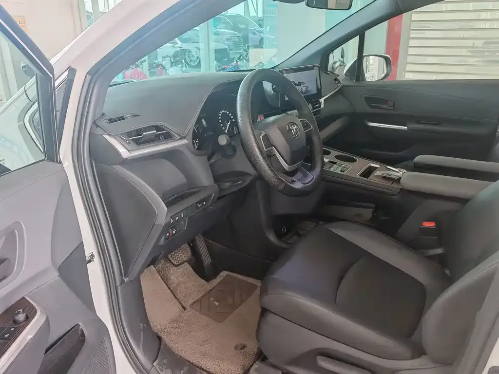 Toyota Granvia 2024 из CN, фото 4