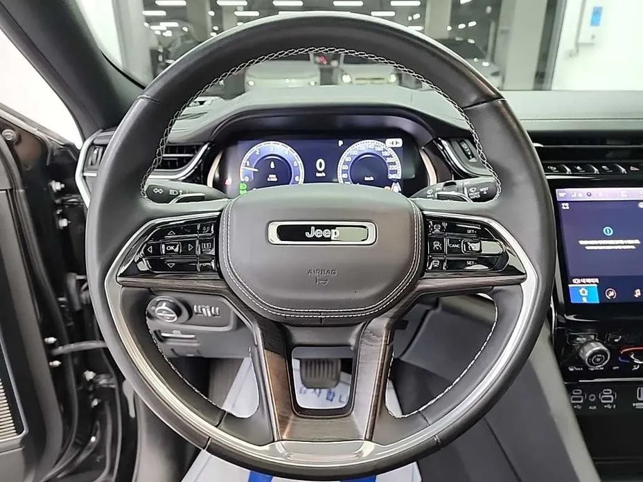 Jeep Cherokee — фото 10