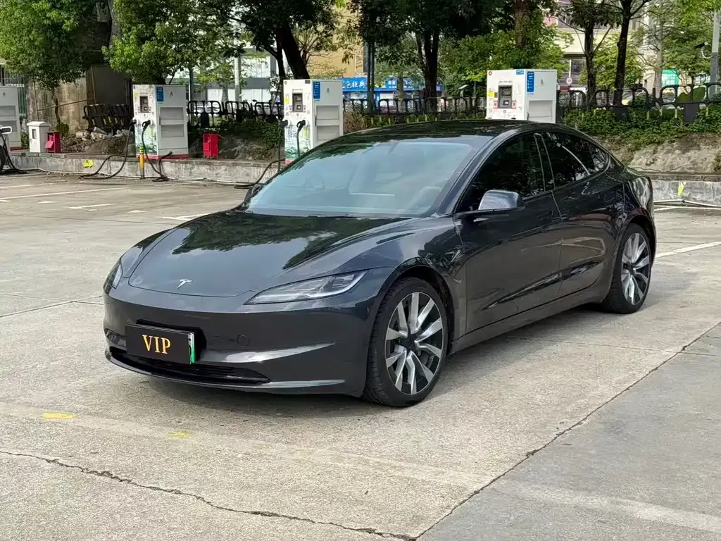 Tesla Model 3 — фото 1