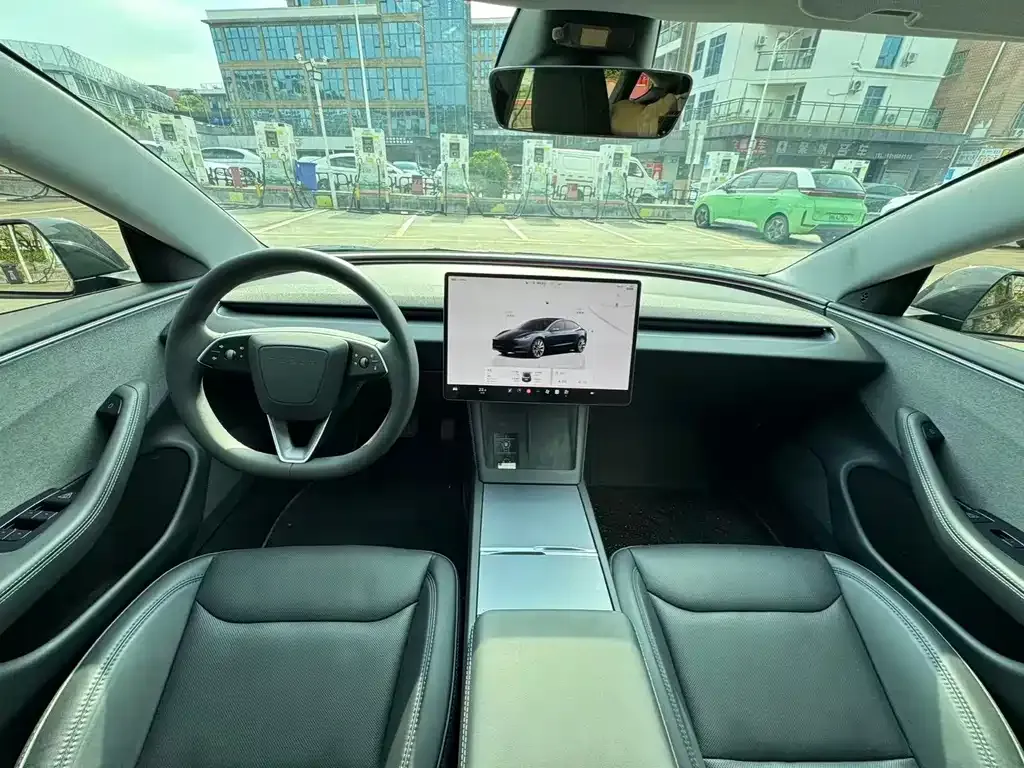 Tesla Model 3 — фото 4