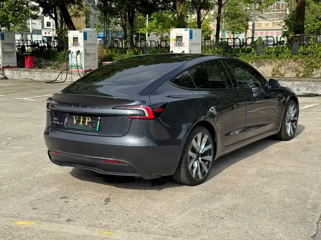 Tesla Model 3 — фото 7