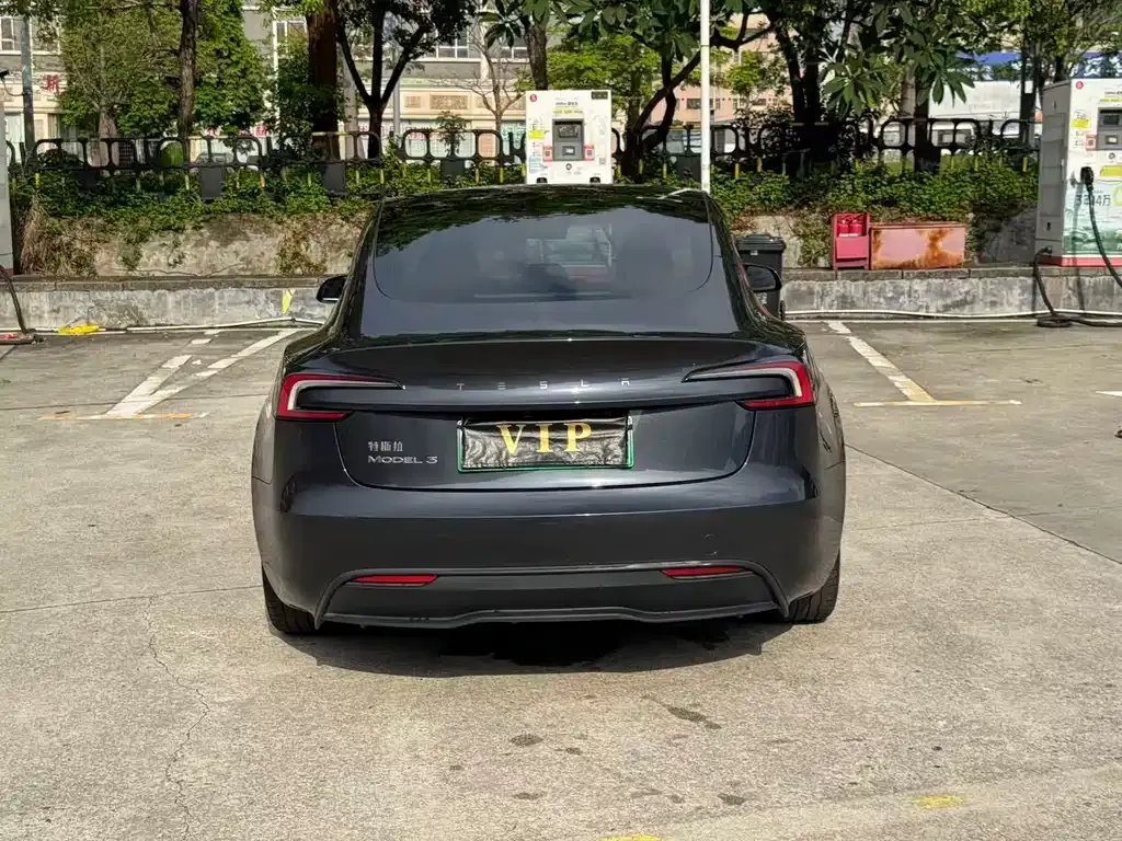 Tesla Model 3 — фото 9