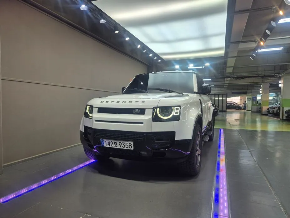 Land Rover Defender — фото 1