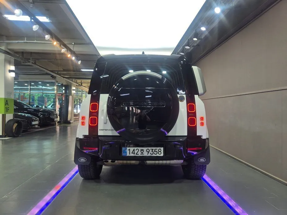Land Rover Defender — фото 10